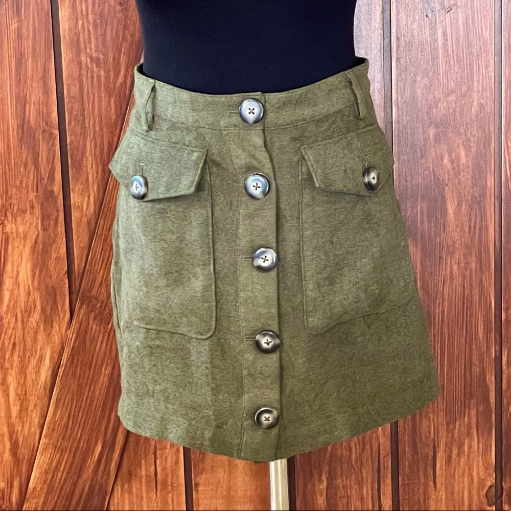 NWT Amelia James Button Front Mini Skirt
